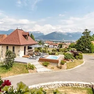 https://le-paon-bleu.hotels-rhonealpes.com